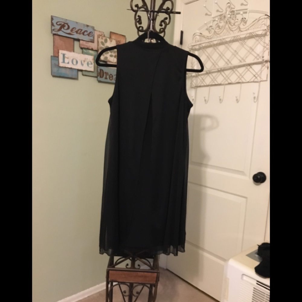 Dress - Picture 2 of 4